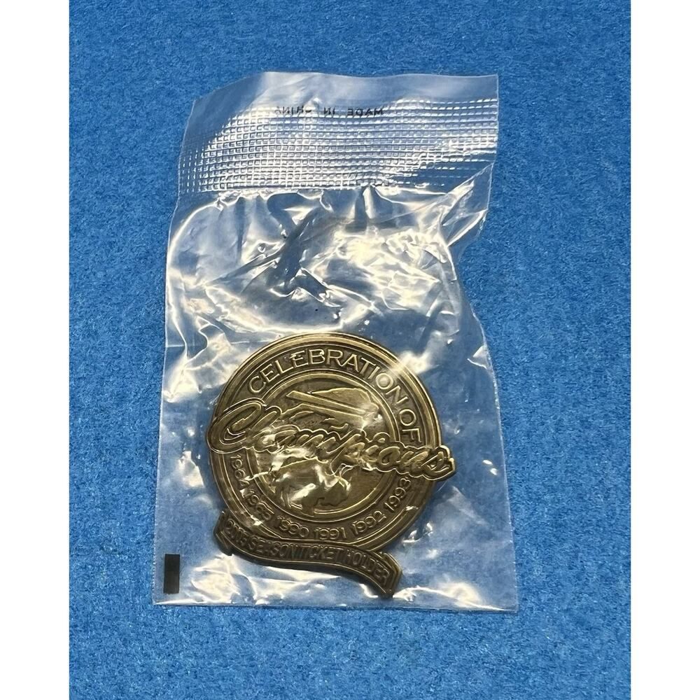 RARE 2005 Buffalo Bills NFL Season Ticket Holder Lapel Pin Unopened